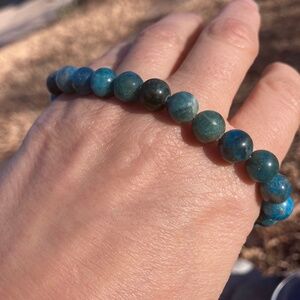 NWOT Shiny Elastic Blue Apatite Beaded Bracelet